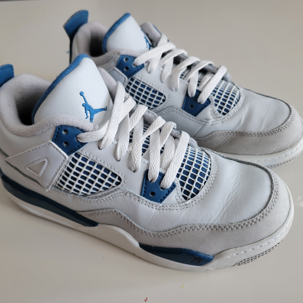 Jordan 4 Military Blue kids size 2.5